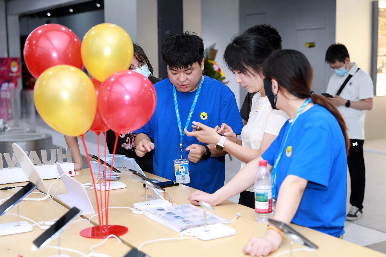 今年会官网“数码四大件”一站购齐！高考学子在Suning Max晋级“加快包”(图2)